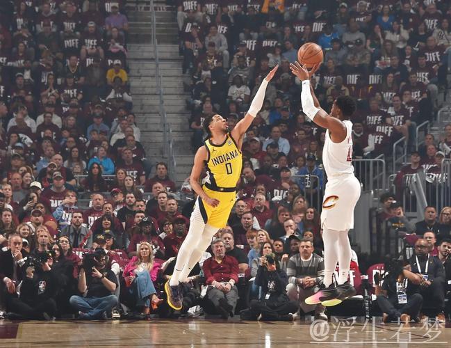 米切尔轰33分难救主 哈利伯顿22+13助步行者击败骑士迎首胜 米切尔轰33分难救主 哈利伯顿22+13助步行者击败骑士迎首胜